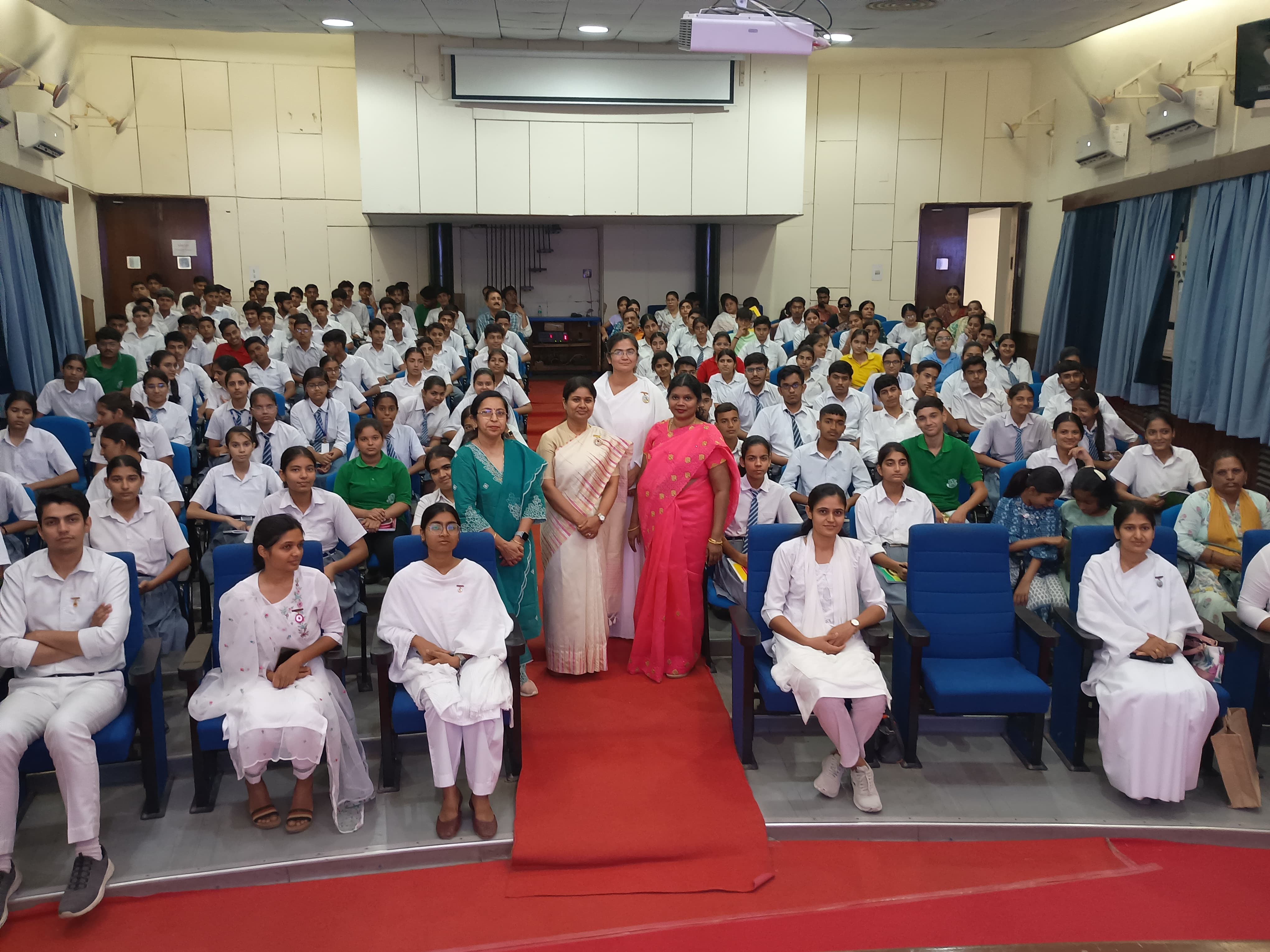सीरी विद्यालय में “Crack the Success Code” विषय पर ब्रह्माकुमारीज़ का प्रेरणादायक सेशन