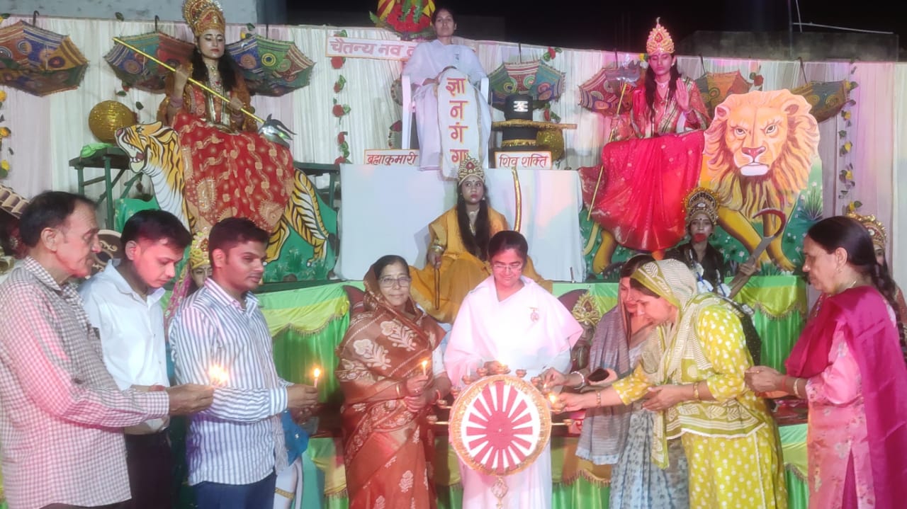 ब्रह्माकुमारीज़ पिलानी सेवा केंद्र में नवरात्रि पर चैतन्य देवियों की भव्य झांकी 