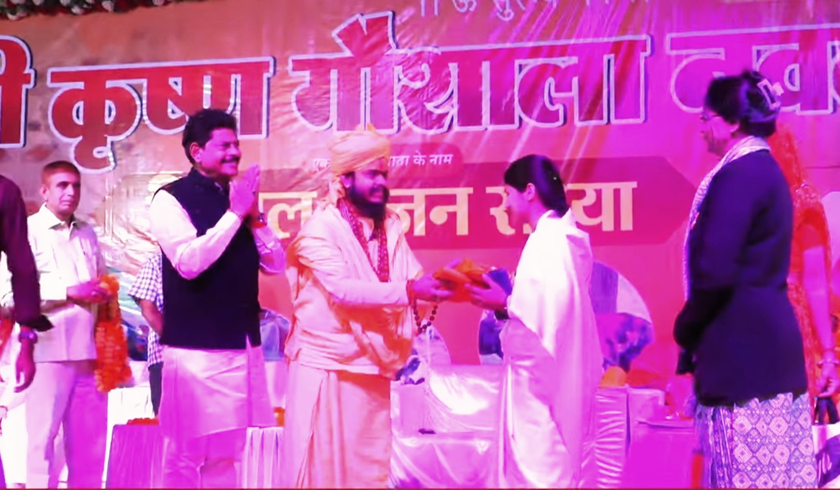 ब्रह्माकुमारीज़ बहनों का श्री कृष्ण गोशाला कार्यक्रम में सम्मान,