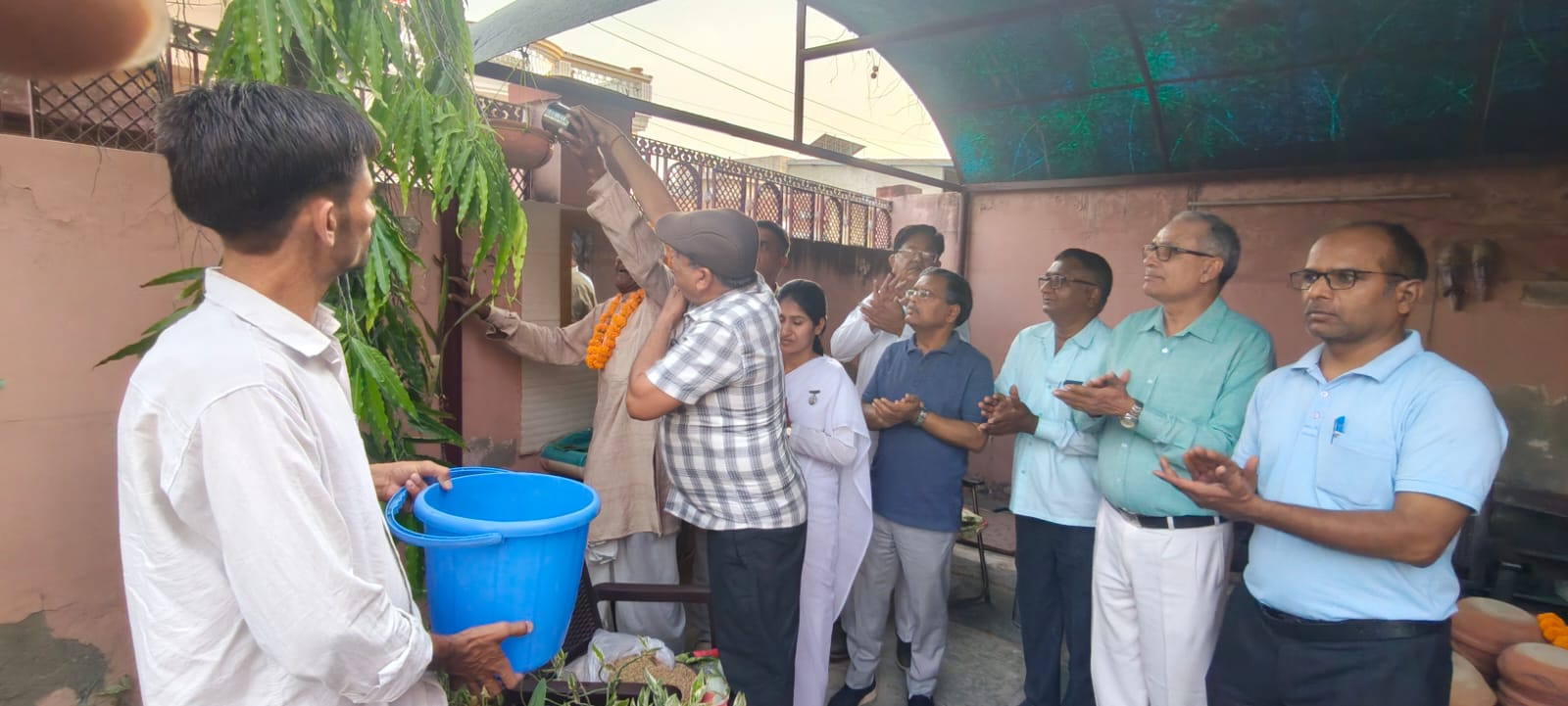गर्मियों में पक्षियों के लिए जल व दाना व्यवस्था, 100 से अधिक परिंदे बांधने का अभियान शुरू
