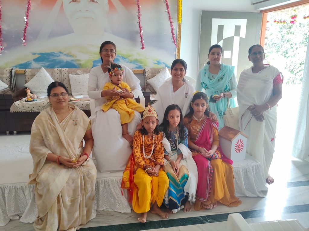 ब्रह्माकुमारी सेवा केंद्र पर हर्षोल्लास से मनाई कृष्ण जन्माष्टमी